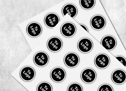 Etiqueta personalizada de papel semibrillo con barniz sectorizado (7600099557585)